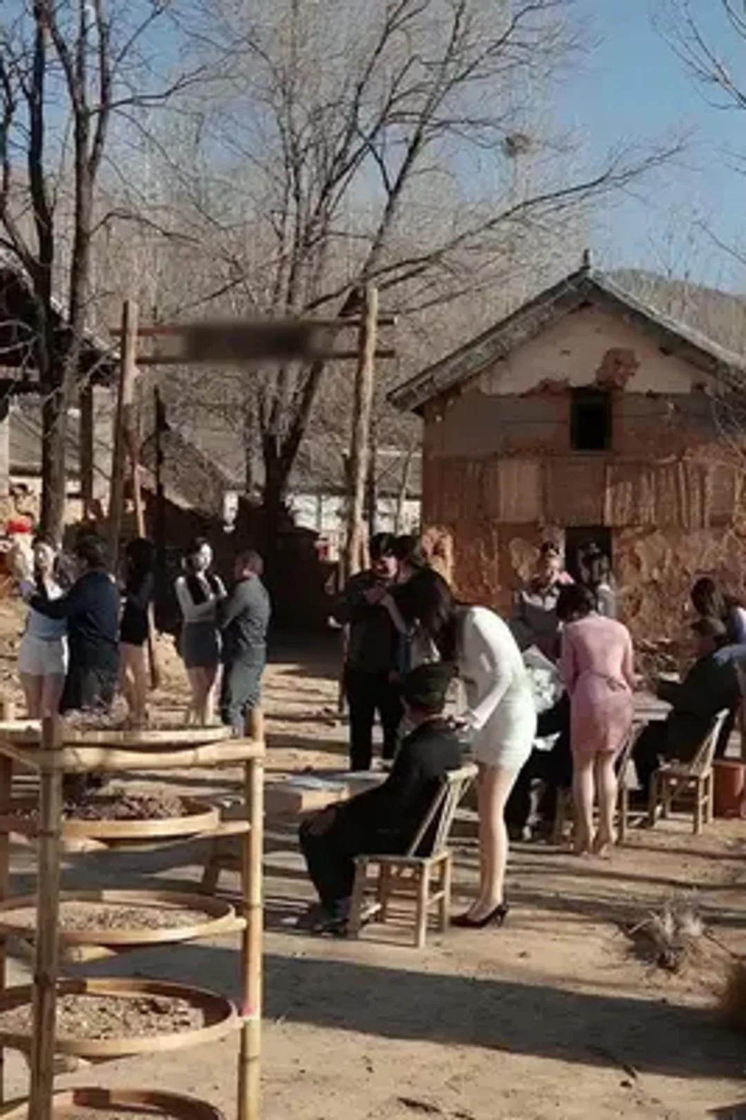 ملصق مسلسل «سر امرأة الحلزون»