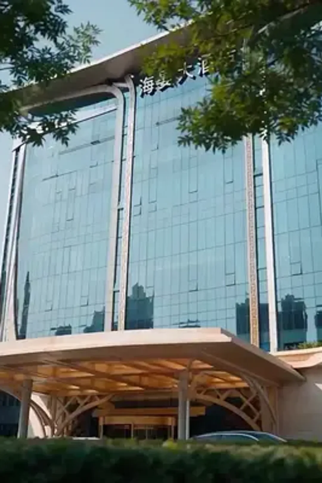 ملصق مسلسل «أمي المليارديرة الخفية»