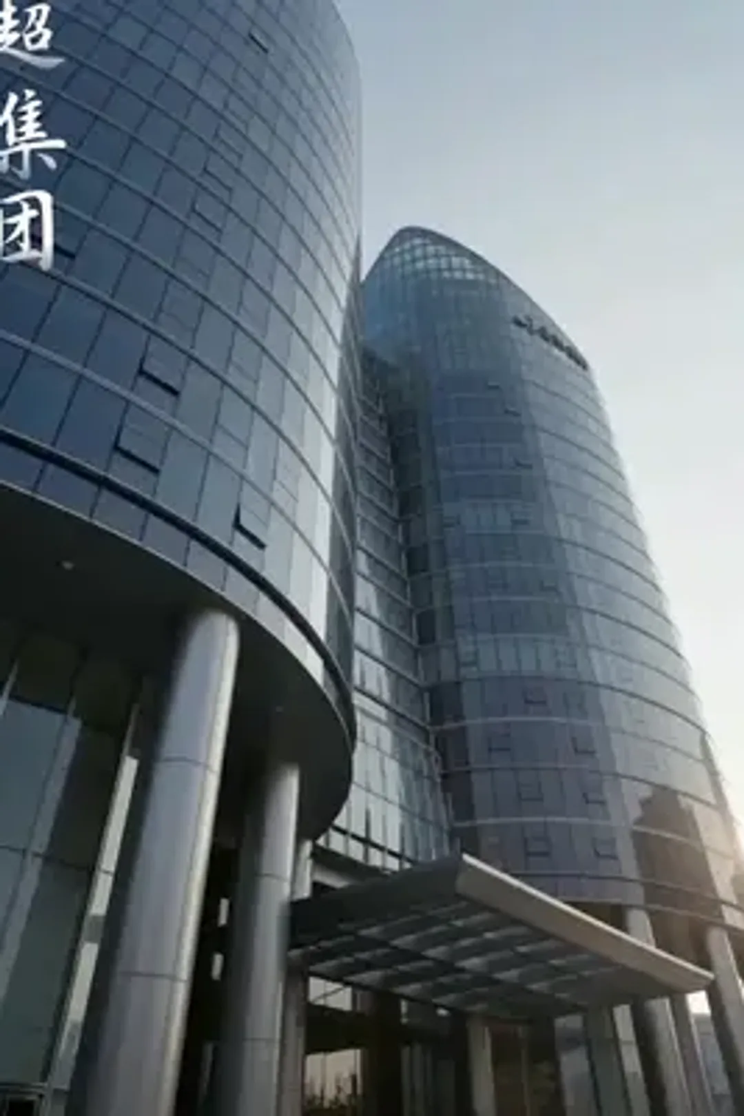 ملصق مسلسل «مهندس المعمارية الرائد براتب 3 آلاف: انتقام من الخيانة»