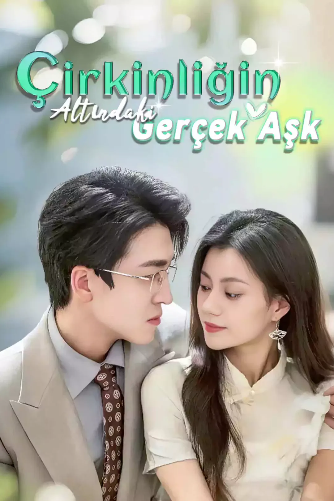 Çirkinliğin Altındaki Gerçek Aşk afişi