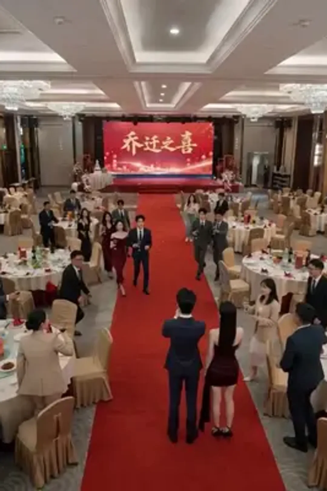 Poster phim Chị Gái Tỷ Phú Giả Nghèo