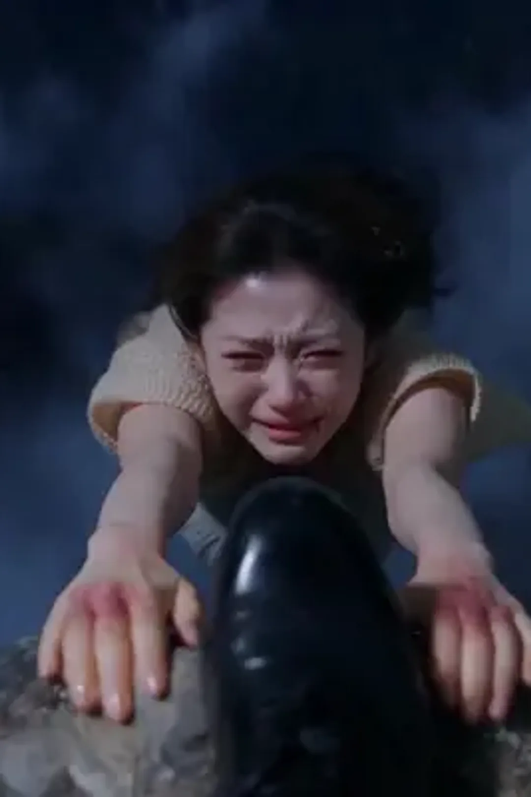 ملصق مسلسل «انتقام الزوجة من جرف النسر الحاد»
