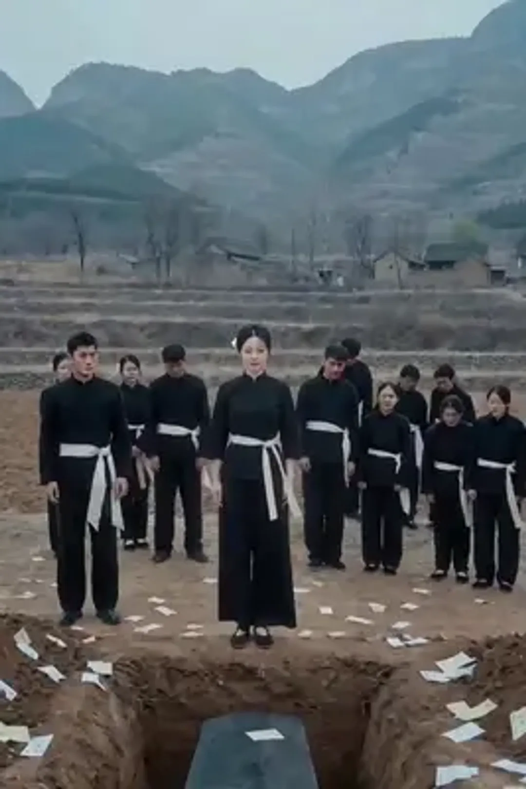 ملصق مسلسل «حب الأرملة في دفيئة الفراولة»
